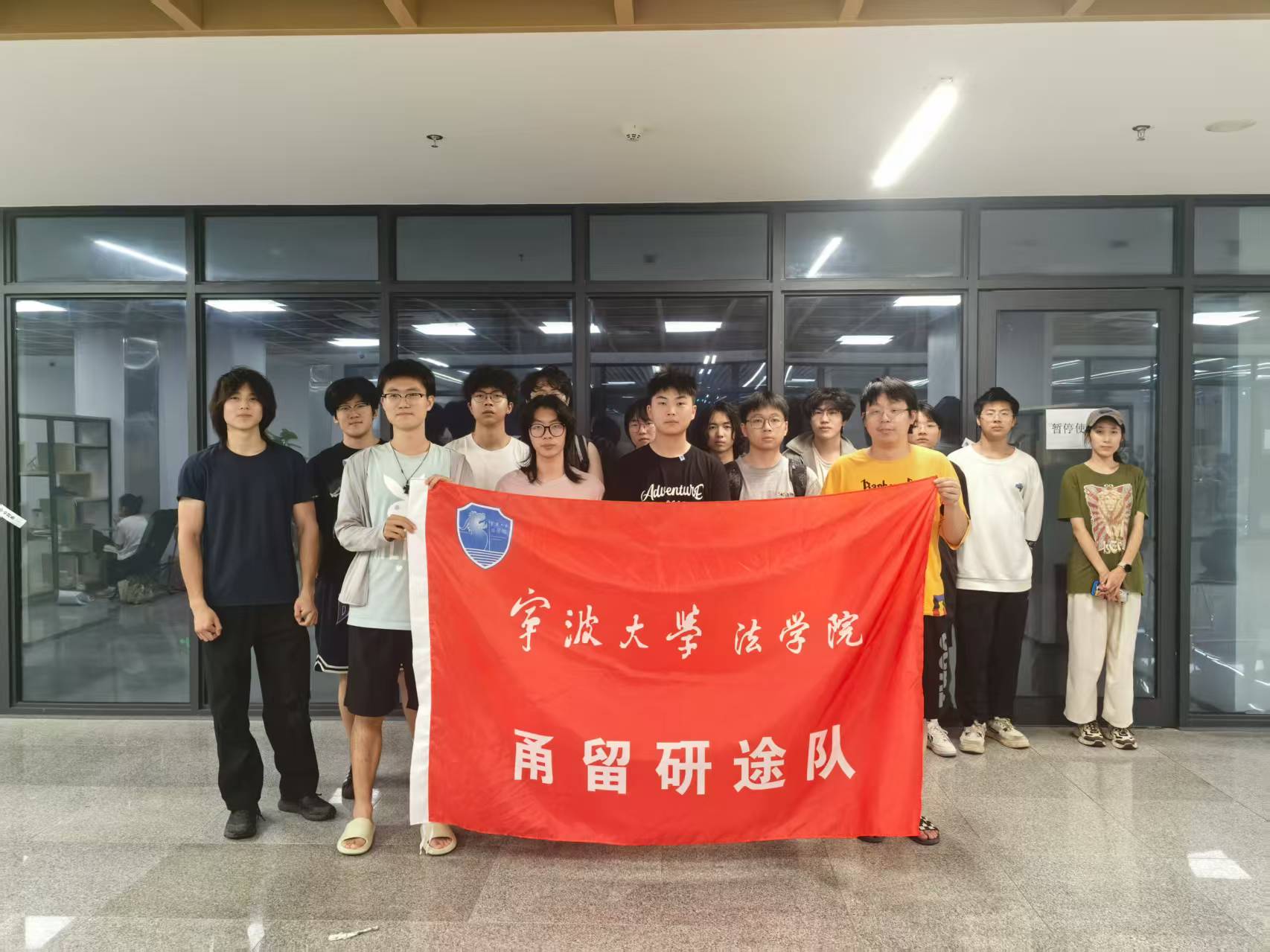 ������ѧ��ѧԺ����ʵ���ŶӾ۽���У������ҵ��Ը��չ����