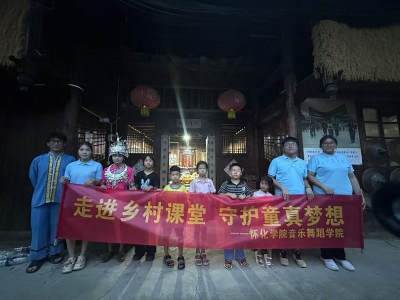 ��ů���磺��Ժѧ���������������ض�ͯ����