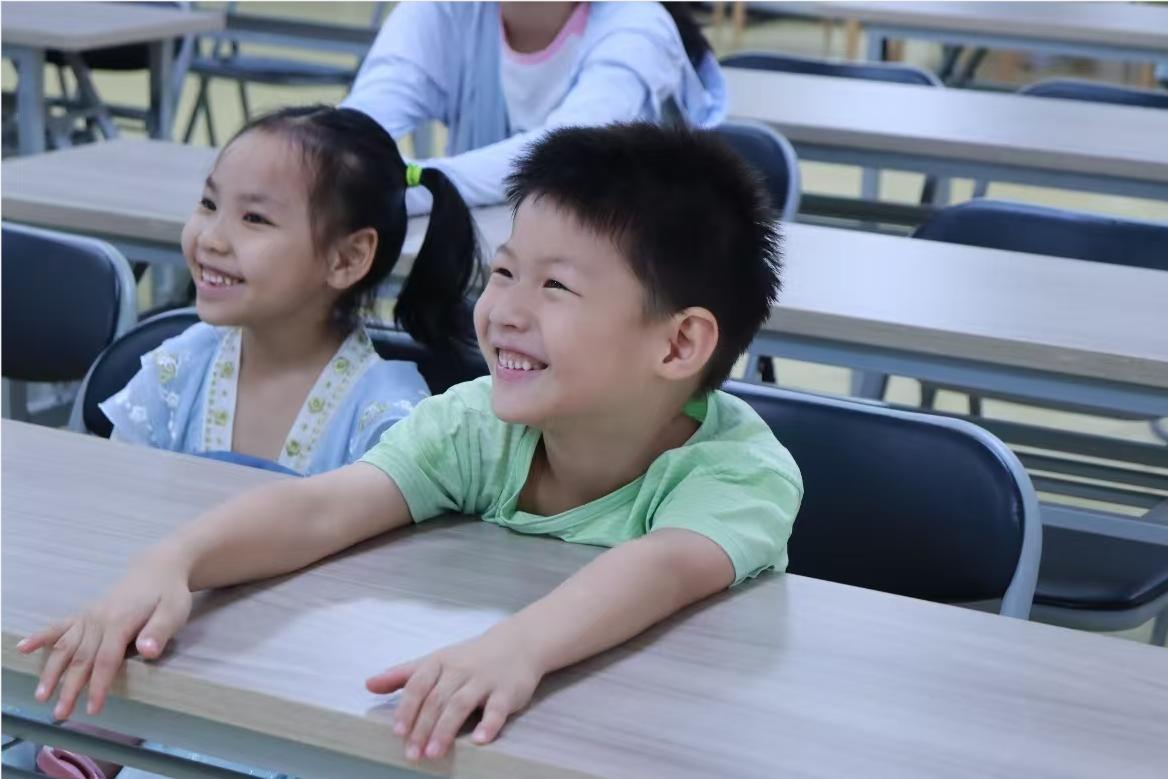 ���ĳ��ڣ�Я����顪���Ϻ�ѧ�ӳ���������������Ů�ɳ�