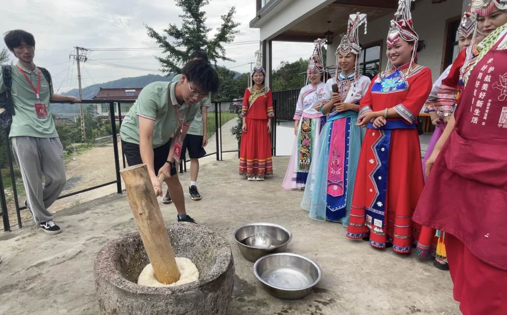 �Ϲ���ѧ�Ӳμ����ӭ���磺������磬�趯ǧ��