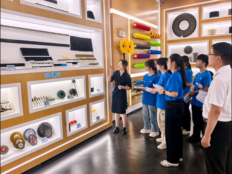 �ǻ�Դ̶ˢҵ������ת���³̡�������������ѧ�˹�����ѧԺʵ�����߽�ǱɽԴ̶