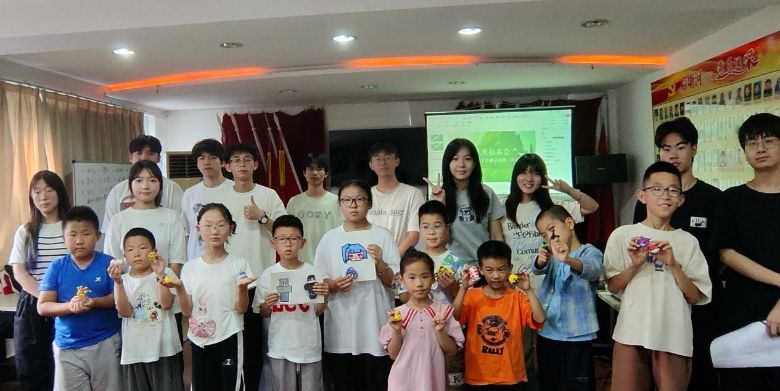 ��ѧħ���뻷��ʵ����ɣ�����Ժѧ�ӵ����������ڿ���