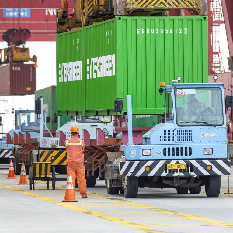 ������ѧ��𮺽�ȷ桱���ʵ���ŶӸ������߼�վ÷ɽ�߼����ʵ��ѧϰ