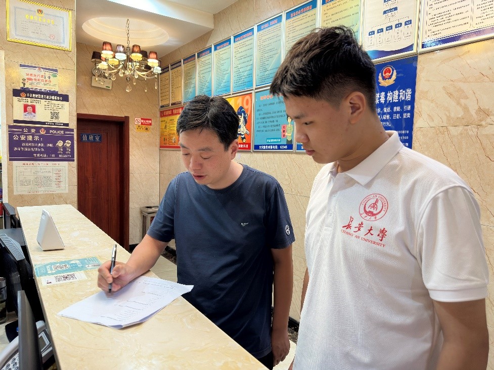 ��ɫ������·�������������