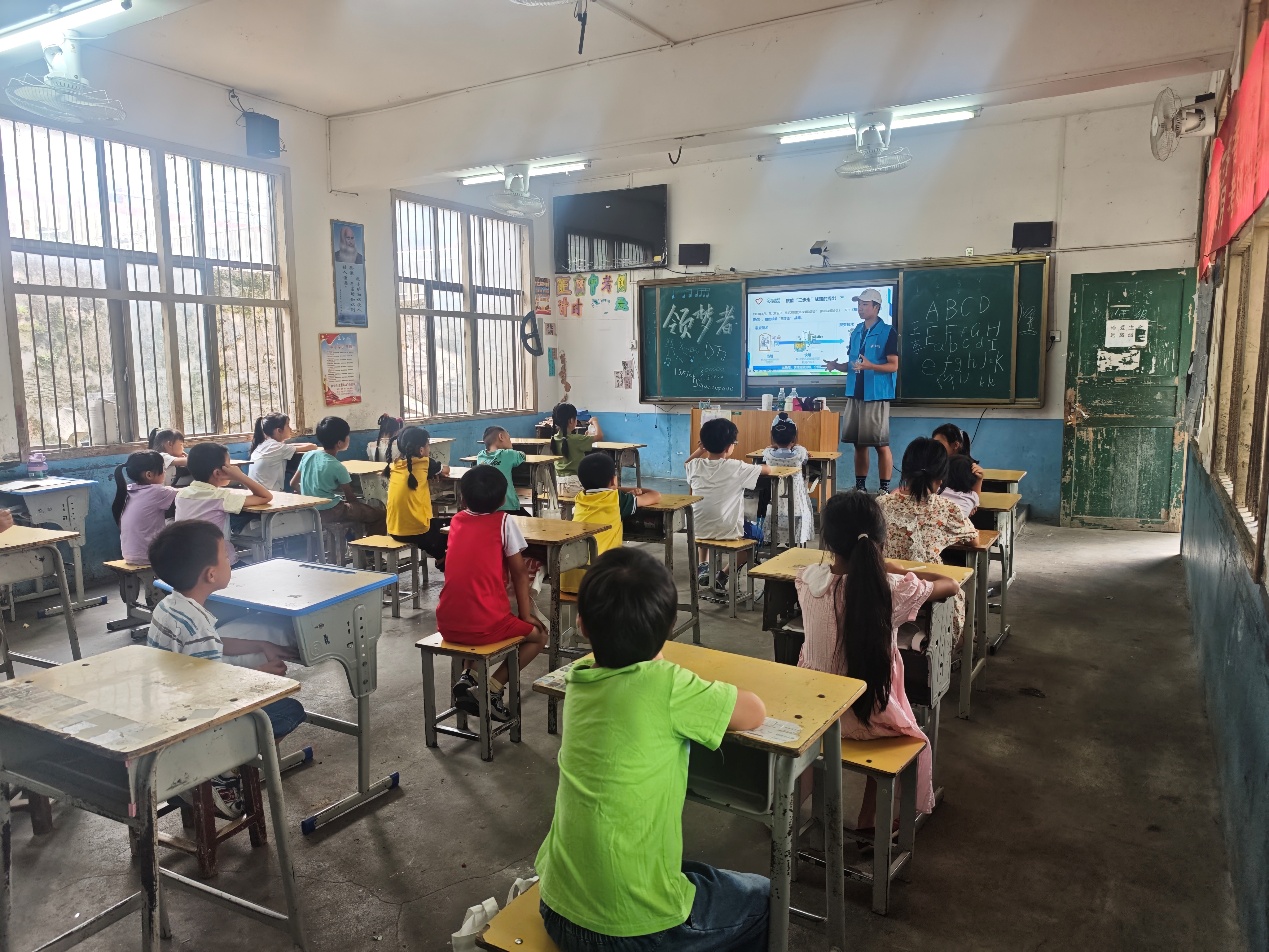 �����ߡ�δ��ʵ�����߽���ƺѧУ  ��������"����һ��"���񣬿�չ������������