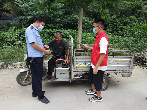 ɽ����ѧ΢����ѧԺ��Ũ��ϵɣ�ܡ���������������־Ը�����ŻԲ������