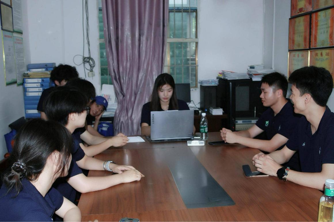 �������������ǣ����ഺ֮��ߵ����ƺУ԰������