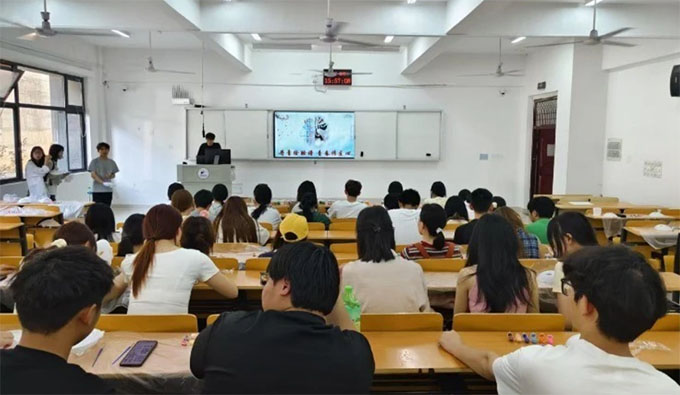 ��������ף��ഺ�����ģ�����ְҵ������ѧѧ�����Ļ�֮�ʻ�ʹ�