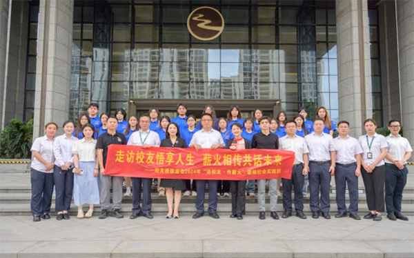 �Ž�������ʷ��δ���������봴�µĶԻ�������У�ѡ���н�𡪡�У��������Ḱ������ƽ���в��Žֵ��������ʵ���Ÿ�������ƽ��ũ������