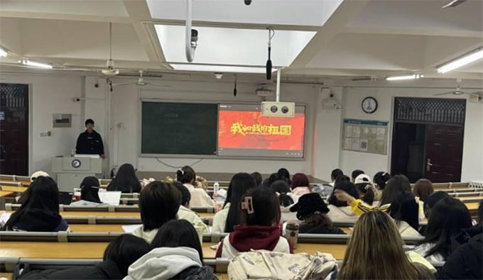 �ĳǴ�ѧ��ý����ѧԺ��չ�����к�ɫ���� ��ֲ�����黳����Ӱ�