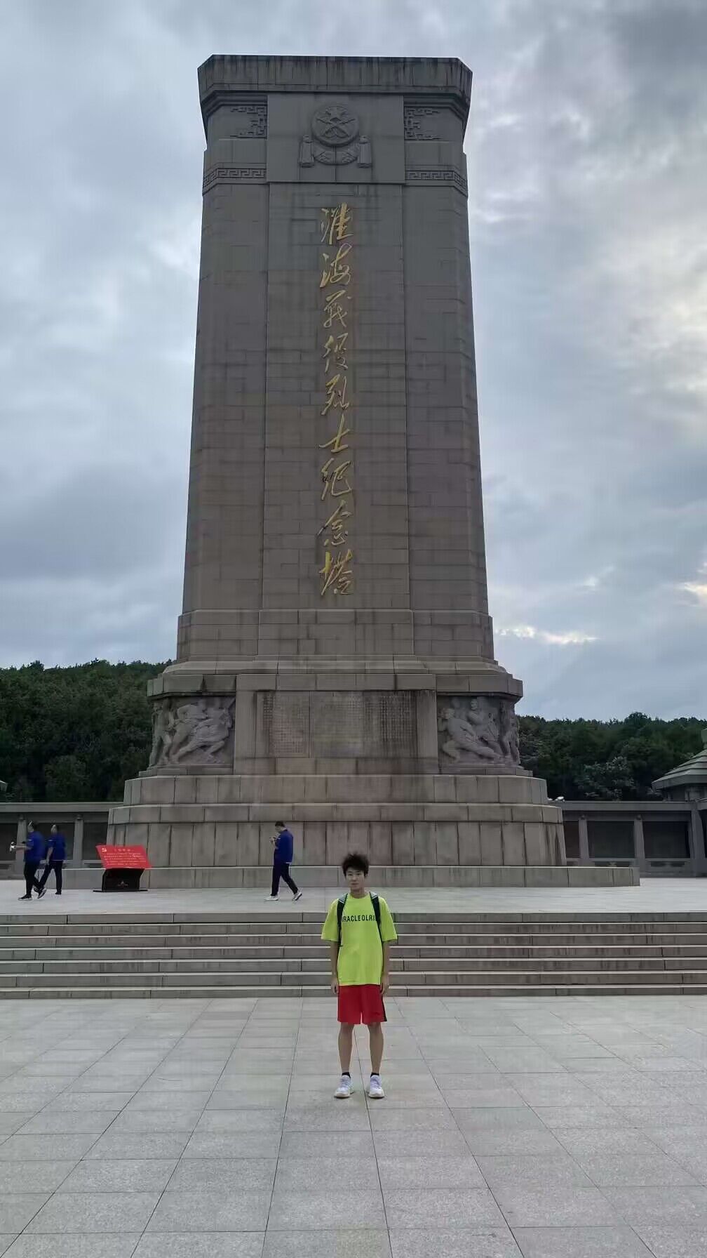 ׷Ѱ��ɫ���䣬���к�ɫ����