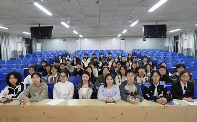 ����ʦ����ѧ����ѧԺ��ʮ�����ȷ���У����ϵ������ϵ��У���е��Ĵμ�����ѵ