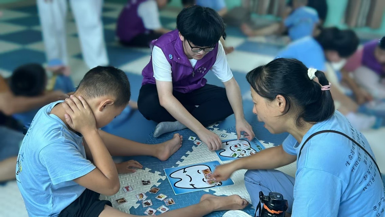 ���ؽ̿��õ������թ�������ҽѧԺѧ�����ഺ�ػ�ͯ��΢Ц