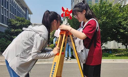 �����ഺ����˫��ʵ����ʦ