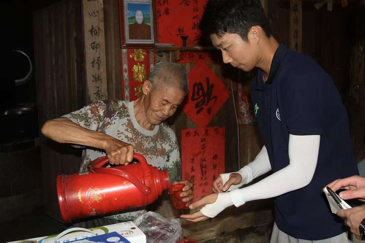 �������ߡ�δ���� ʵ�����߷���ƺ�ϵ�Ա ������������