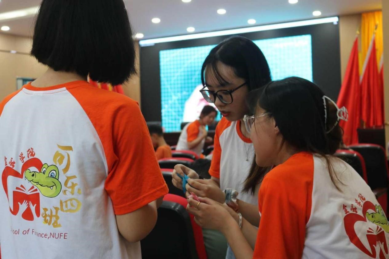 �ϲ�ѧ�ӳµ��������磺�������ʵ������