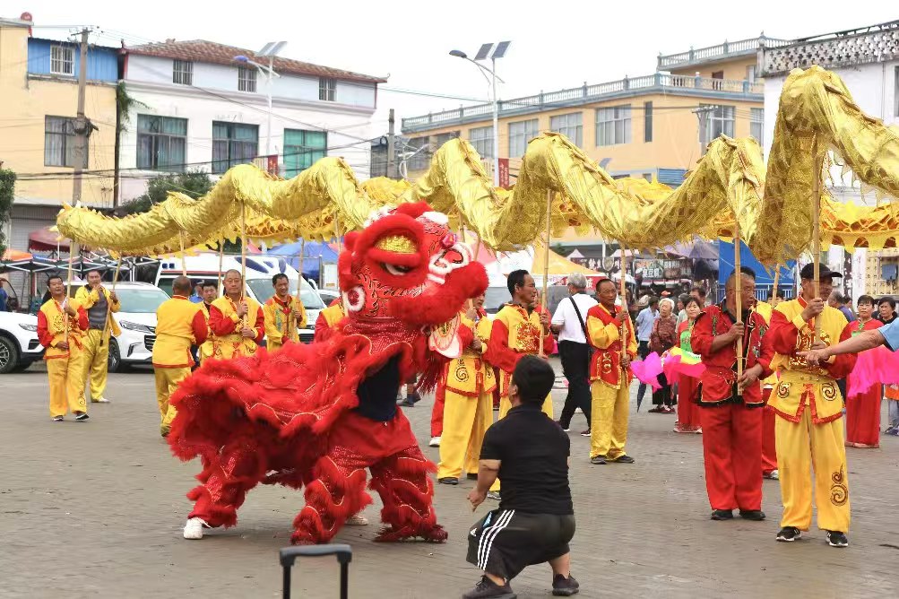 �ഺ������Ȫ������ɽ����ʳʢ��