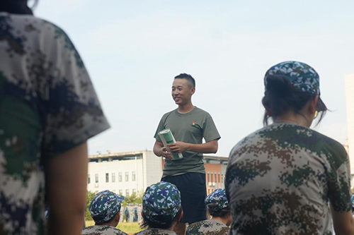 ���鲻��ɫ����ѵչ�ٹ�