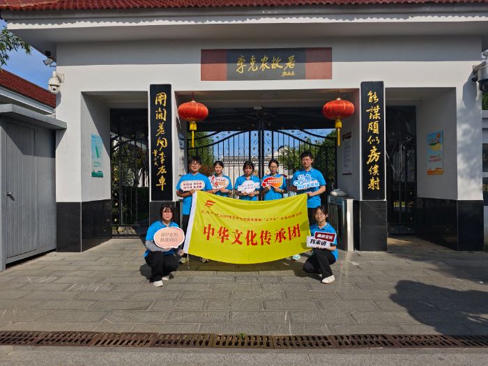 ����ѧԺʵ�����߽����ũ�ʾӣ�Ѱ��ɫ���ϣ����������