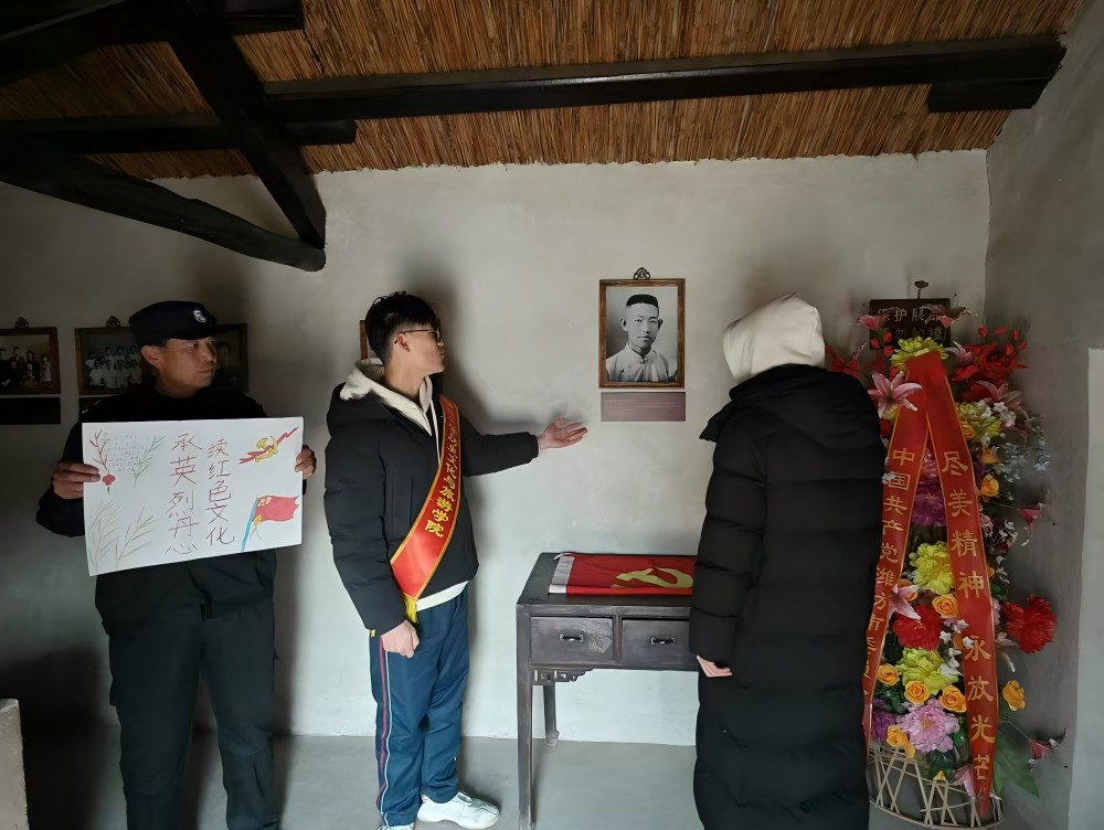 �ĳǴ�ѧ��ʷ�Ļ�������ѧԺ����Ӣ�ҵ��ģ�����ɫ����ʵ���