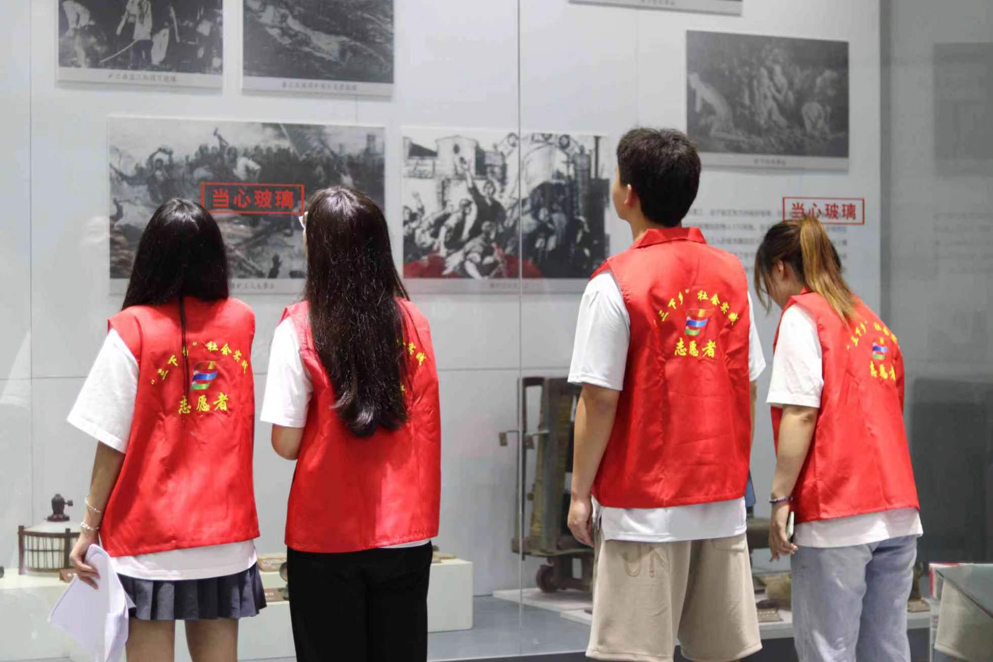 ɽũѧ�������磺Ѱ�ú�ɫӡ�ǣ����к�ɫ����