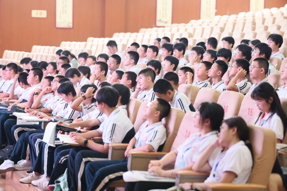 ɽ����ѧѧ������Ӣ������2024�̺ӡ���֮��������Ӫ��չ���߽�ɽ