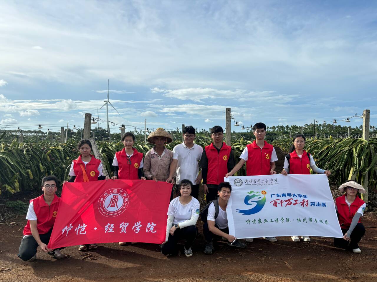 ���硱����磬�����ഺ�ھ�ƪ |  ����׷���硱��ũʵ���Ŷӵ��������е�����ũ�ز�Ʒ����