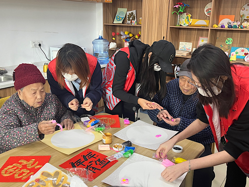 ����ܰ��飬����ĺ�ꡱ������ �ഺ�򵳣��������Ρ��������ʵ��