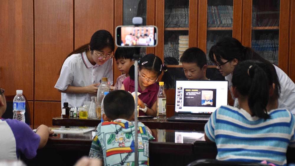 ����ѧԺ���ϴ����ǻ�ʵ���Ÿ������л������������ʵ