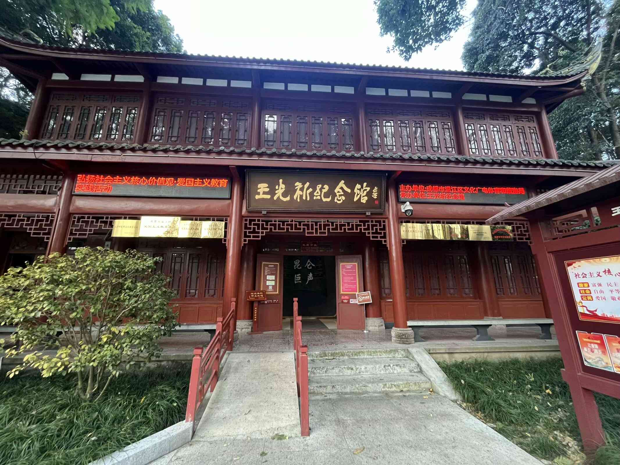 �½�����������ݣ���ɫ����Ĵ���֮��