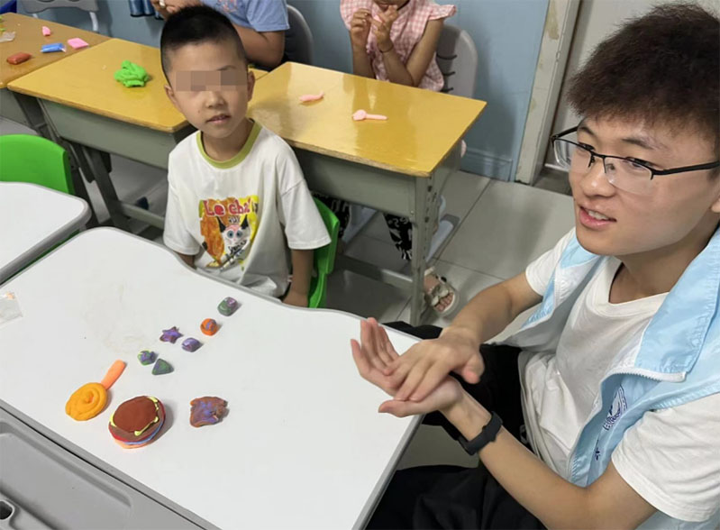 ҽѧ���߽���ͯ�������ģ�Ϊ�Ա�֢��ͯ��ȥ��ů