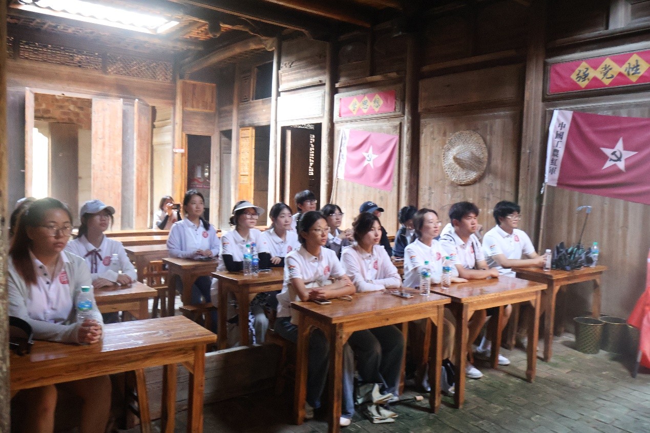 ��ɫ�߶�����ģ��ഺʵ��̽ͩɽ