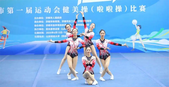 400������ѧ���μӼ����е�һ���˶��ὡ���٣������٣�����