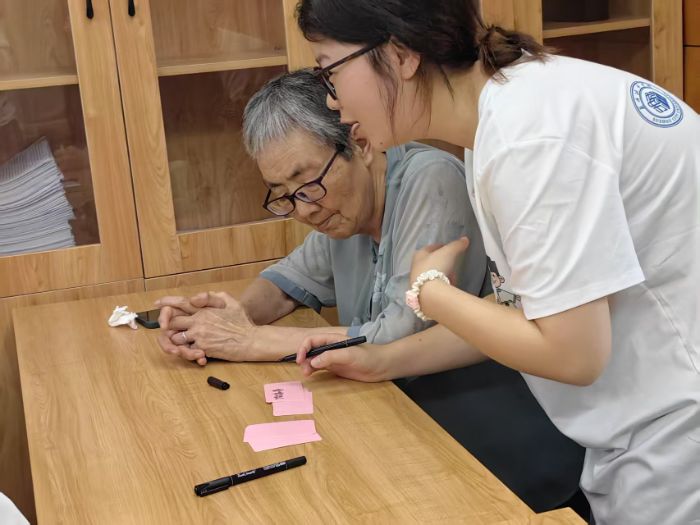 �ճ�ѧ�ӽ�����������AIů��Ϧ����