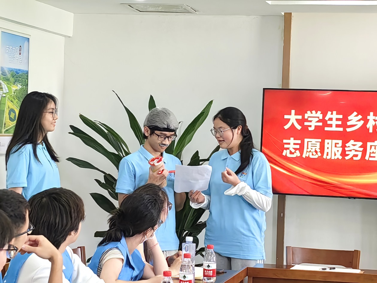 �����ڿƼ�����չ��������˻������������Ӻ���ѧ�����ڸ�����塱ʵ���Ÿ��������湲����ƪ