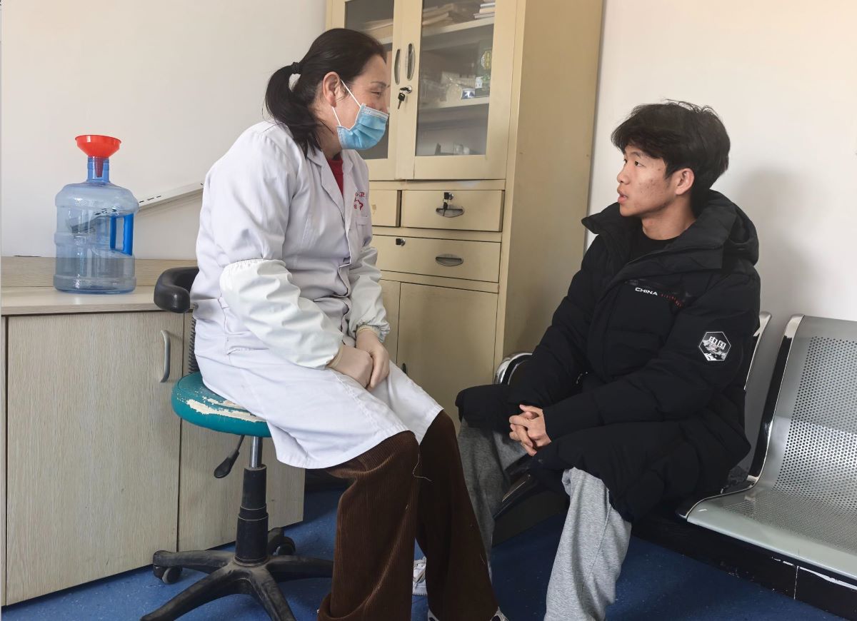 ɽ����ѧ��Ĥ�ǽ�������������ˮ��������ڶ�����ҽԺ���й�Ĥʹ�����