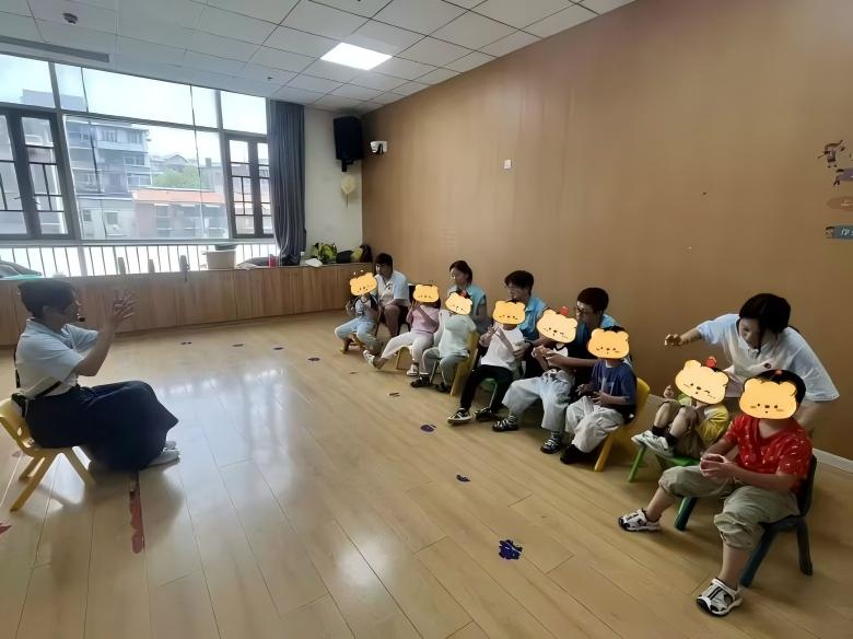 �人�Ƽ���ѧ��ѧ�뻯��ѧԺ ���֮�л��ɳ���Я��ͬ������;