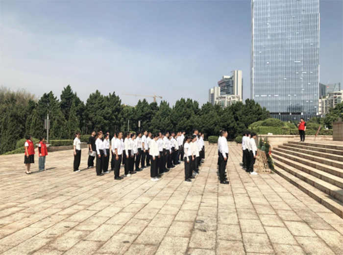 �ϲ�ѧ��������|׷Ѱ��ɫ���䣬���к�ɫ����