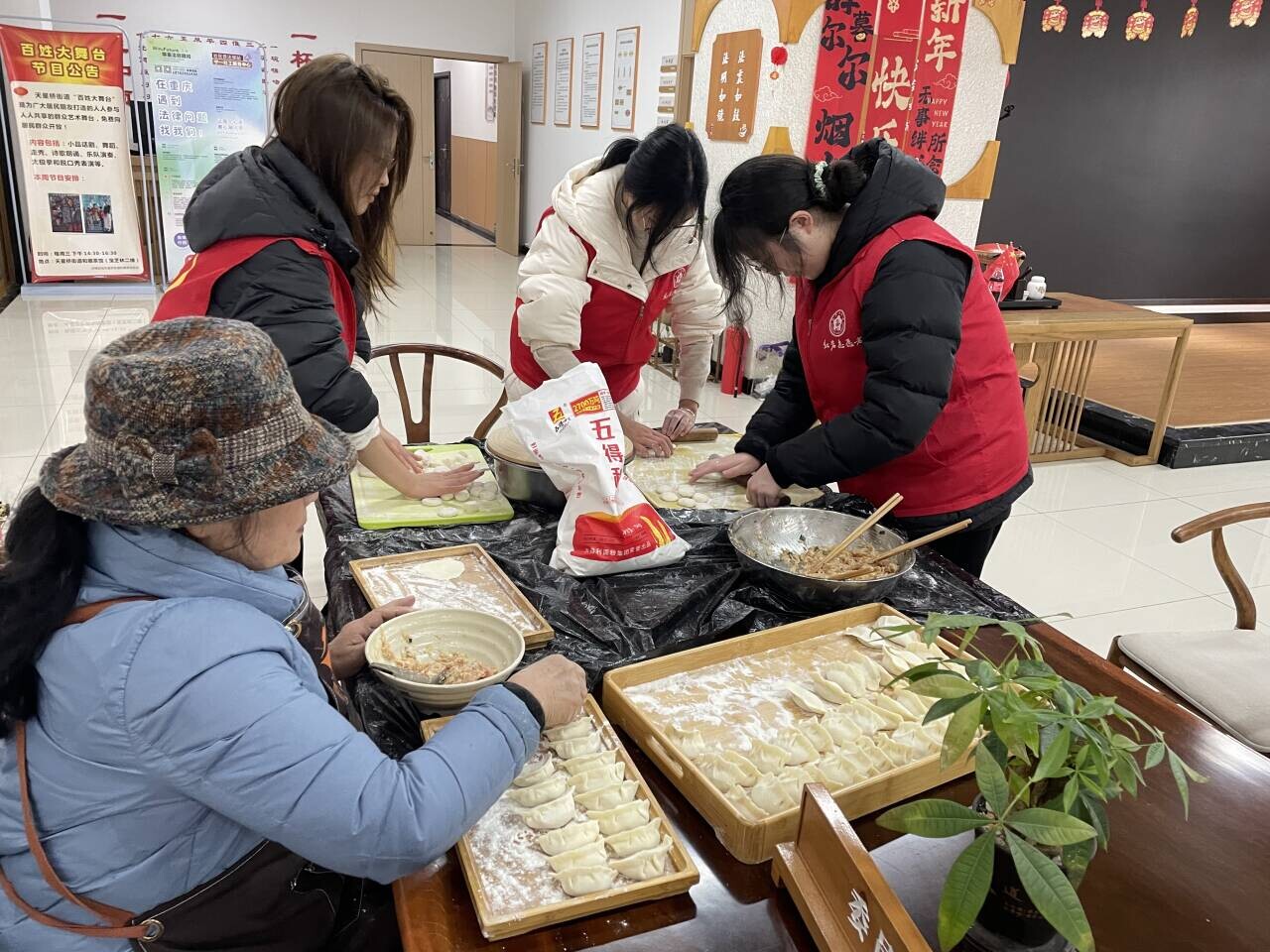 ഺůϦӰ  ѧͬʵ߽·չ