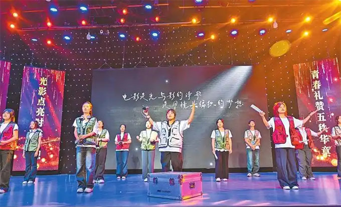 �ڰ˽���ɽ��ѧ��΢��Ӱ�ھ��� ����ɽ�ϻ�ӳ�ഺ��Ӱ