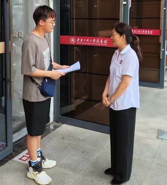 ���չ�ҵ��ѧѧ�ӣ������������࣬������ɫУ԰