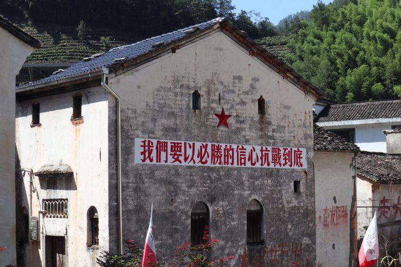 ������Դ��ɫ���룬���и����������