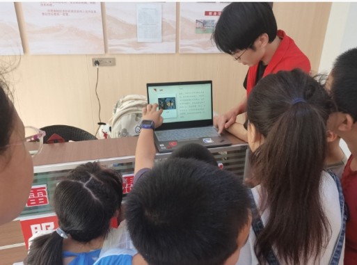 ͼΪ־Ը�ߺ�С�����ǻ��� ͨѶԱ�����ṩ