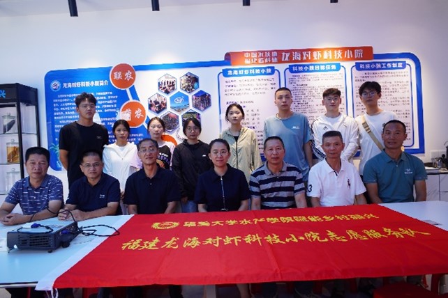 ����ѧ������һ�ߣ�������ũ��չ֮·