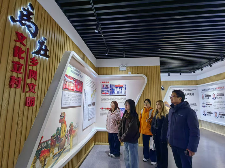 �Ļ���������壬��������ٷ�չ�����й���ҵ��ѧ�Ļ��˴������