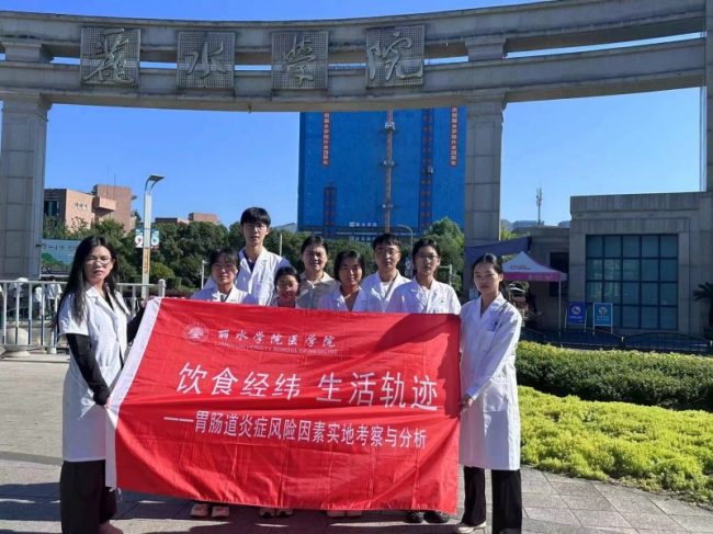 ��Ժѧ���������յ��м�ʵ���۽�θ����������ϵ���ڸ���