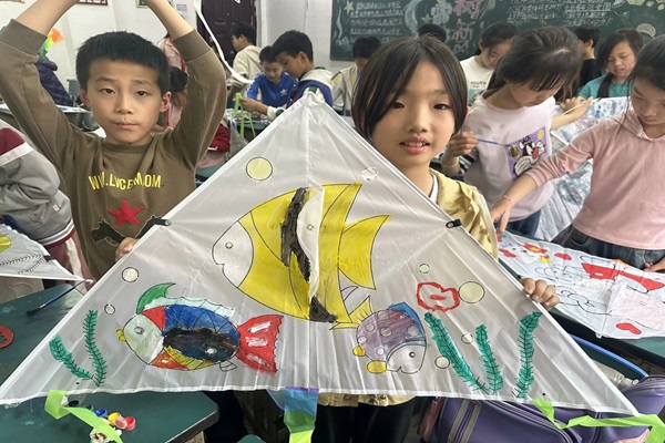 ������˼�ֽ��ͯ�ꡪ���幤Э��֧�̲�������Сѧ��չ������