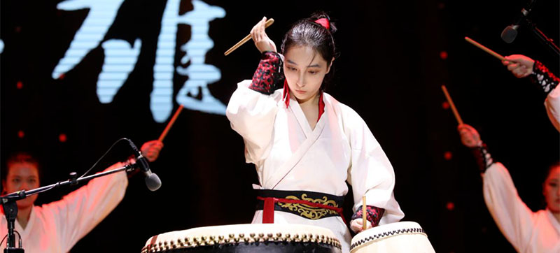 �㶫ʡ���߽��ѧ������չ�ݻ�ڹ��ݴ�ѧ�����Ļ