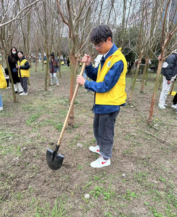 ����ʯ�ʹ�ѧ����ѧԺ��չֲ���ڸж���ֲ���