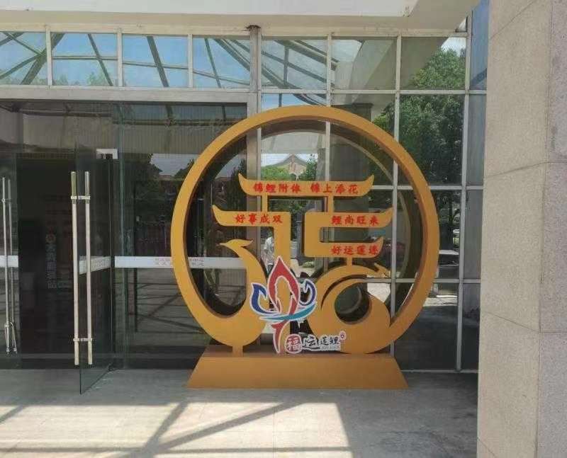 �߽�˫���Ļ���̽Ѱ��ʨ����